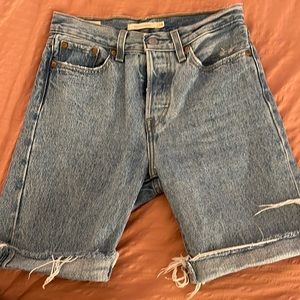 LEVIS SHORTS